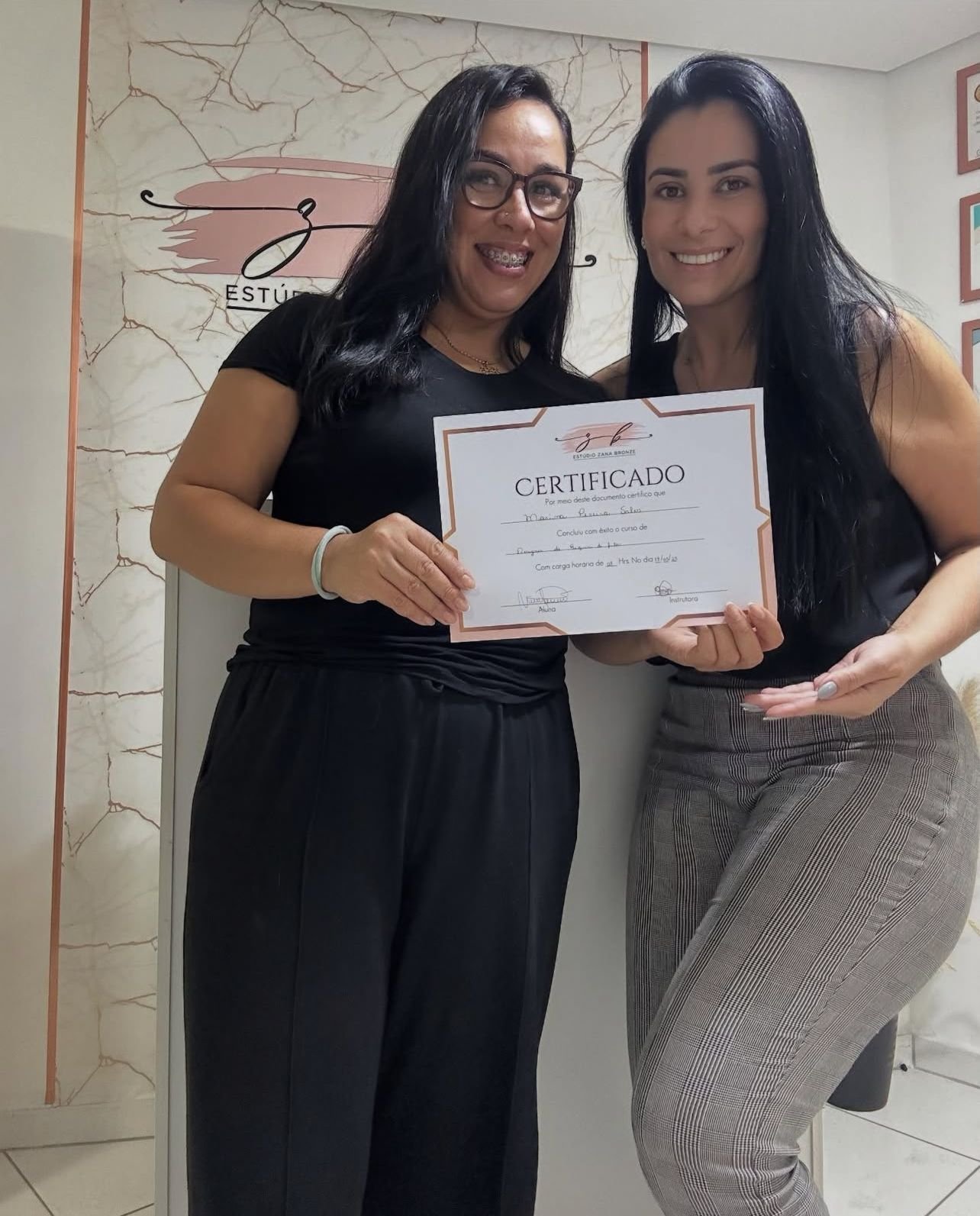 Aluna certificada no estúdio Zana Bronze